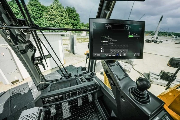 Liebherr LICCON3 · 起重机控制显示器