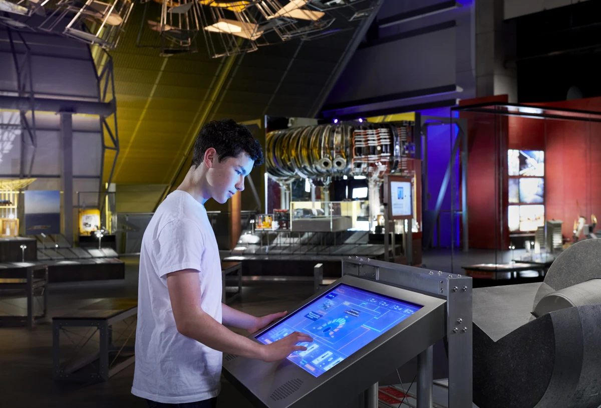 Science Museum interactive exhibit · 互动科普设备